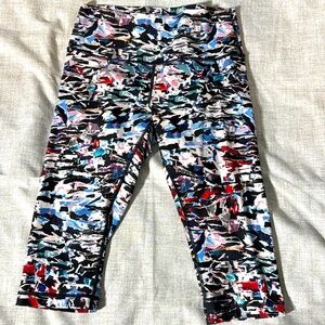 Lululemon Wunder Under Hi-Rise 1/2 Tight (Full-On Luxtreme) size 10. Inseam 17